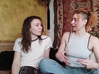 'ersties - Lesbische Squirting-act Mit Inanna Und Zora Aus Berlin'