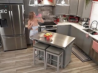 Sexy Petite Natalia Queen Rails Stud's Manmeat In The Kitchen